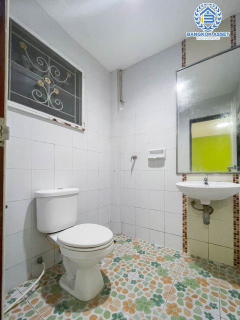 ทาวน์เฮ้าส์มือสองนนทบุรี ม.ไลโอ วงแหวน-ปิ่นเกล้า #หลังมุม เนื้อที่ 17.2 ตร.ว. ฟังก์ชัน 3 ห้องนอน 2 ห้องน้ำ 1 ที่จอดรถ ทำเลดี เชื่อมต่อถ.กาญจนาภิเษก ถ.รัตนาธิเบศร์ ใกล้เซ็นทรัลเวสต์เกต และรถไฟฟ้าสายสีม่วง "สถานีตลาดบางใหญ่" ในราคาถูก!...